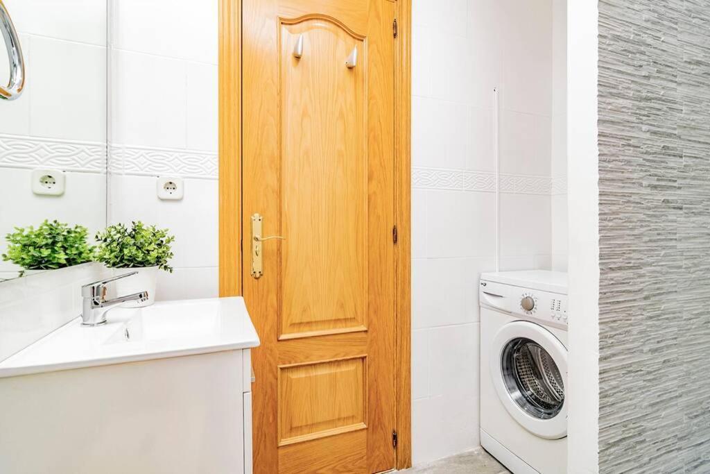 Encantador Apartamento En Chueca Junto A Gran Via, Infantas 1-1 By Batuecas Madrid Bagian luar foto