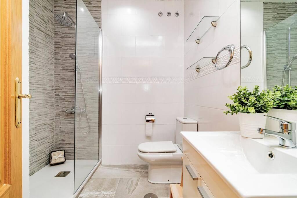 Encantador Apartamento En Chueca Junto A Gran Via, Infantas 1-1 By Batuecas Madrid Bagian luar foto