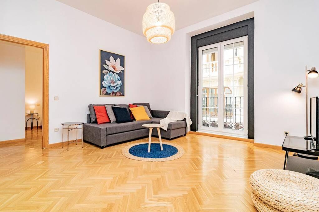 Encantador Apartamento En Chueca Junto A Gran Via, Infantas 1-1 By Batuecas Madrid Bagian luar foto